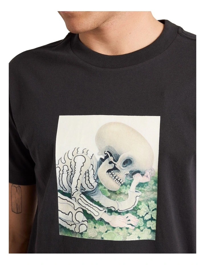 Sleepy Skeleton T-Shirt in Pirate Black image 4