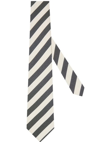 GreyWh colour