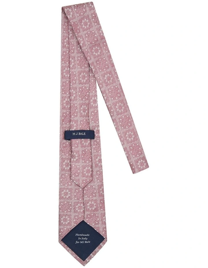 Merisi Tie in Pink image 3