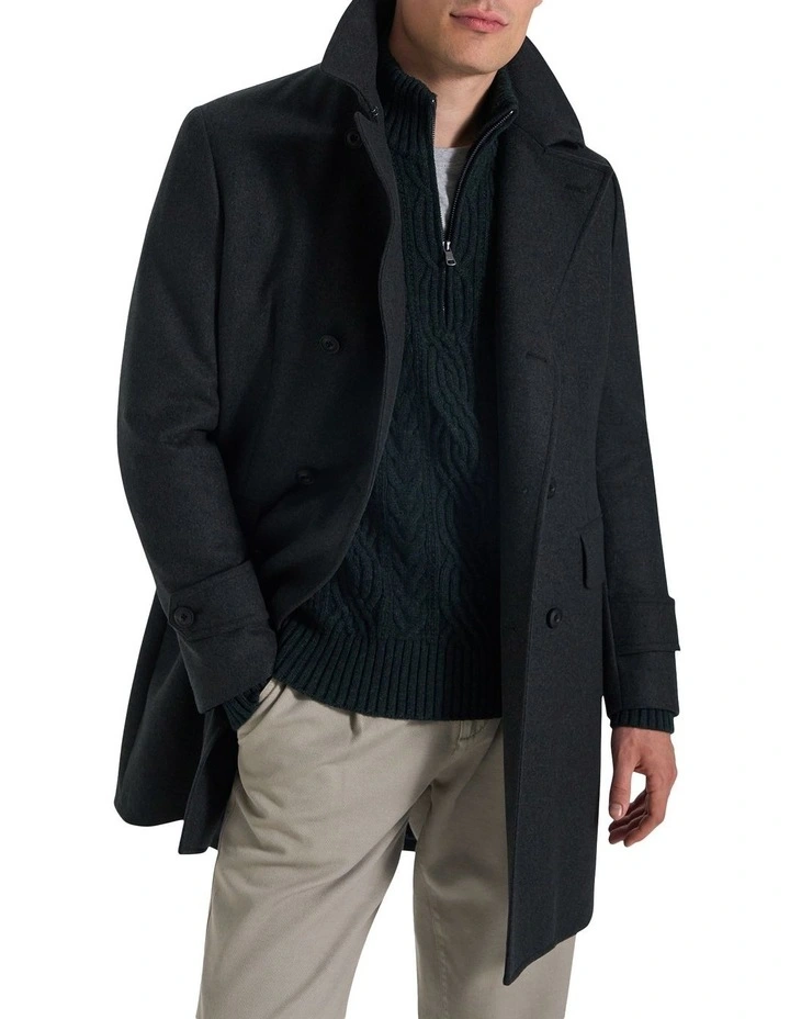 Hadow Jacket in Dark Green image 2