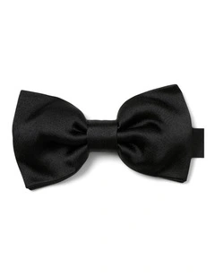 Plain Silk Bow Tie In Black