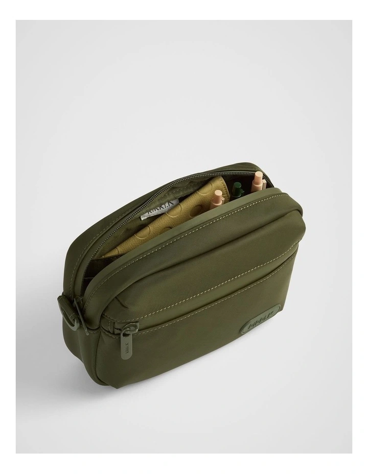 Go Series Hip Bag in Olive image 4