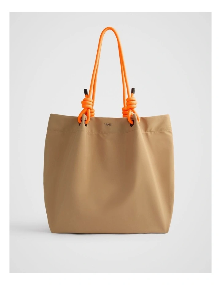 TREK. Tote Bag in Camel image 1