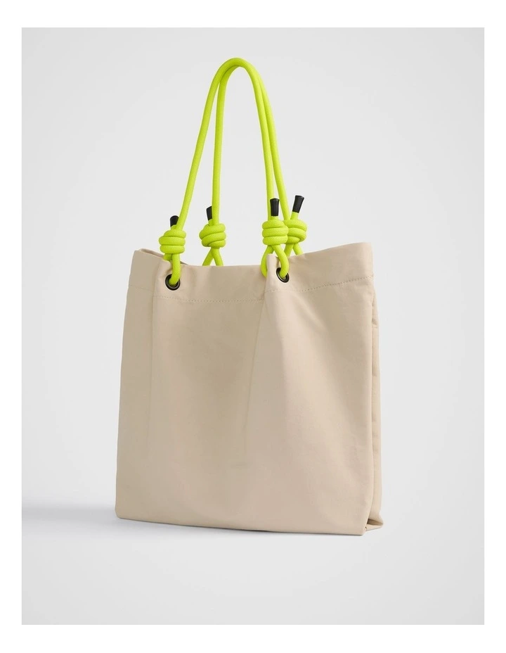 TREK. Tote Bag in Beige image 2