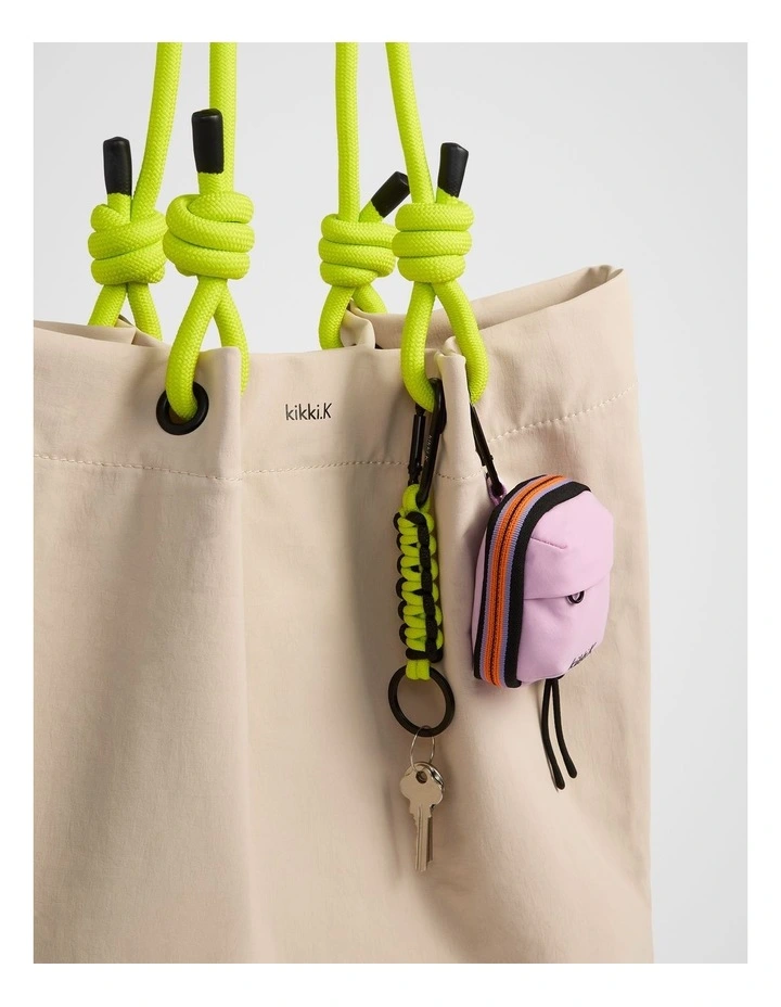 TREK. Tote Bag in Beige image 4