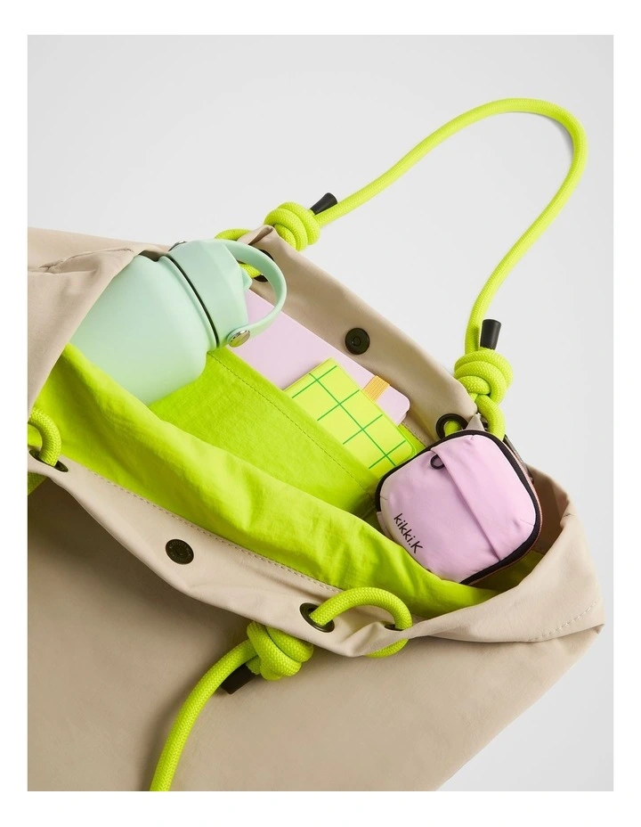 TREK. Tote Bag in Beige image 5