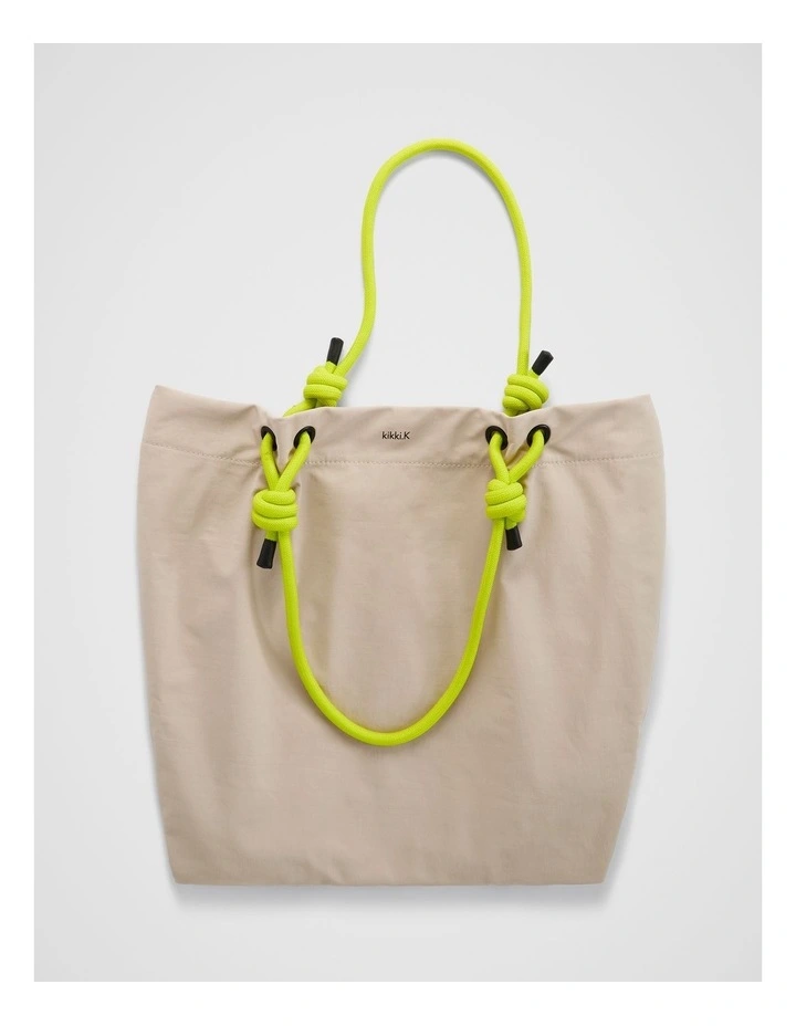 TREK. Tote Bag in Beige image 6