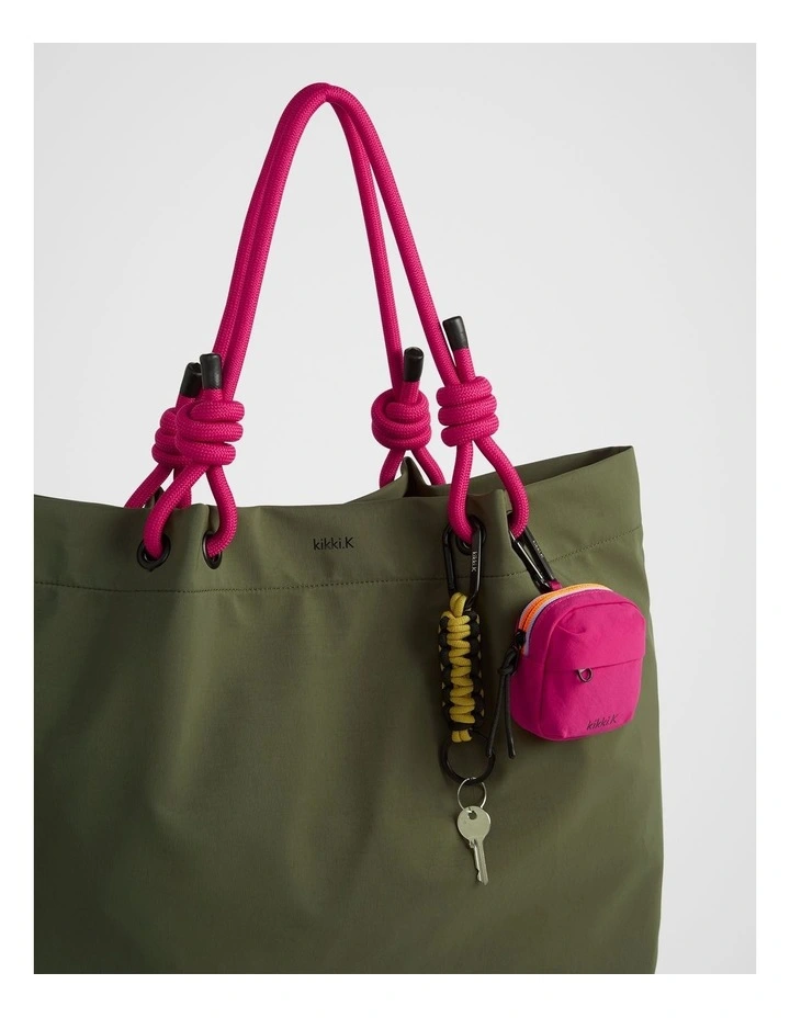 TREK. Tote Bag in Olive image 3