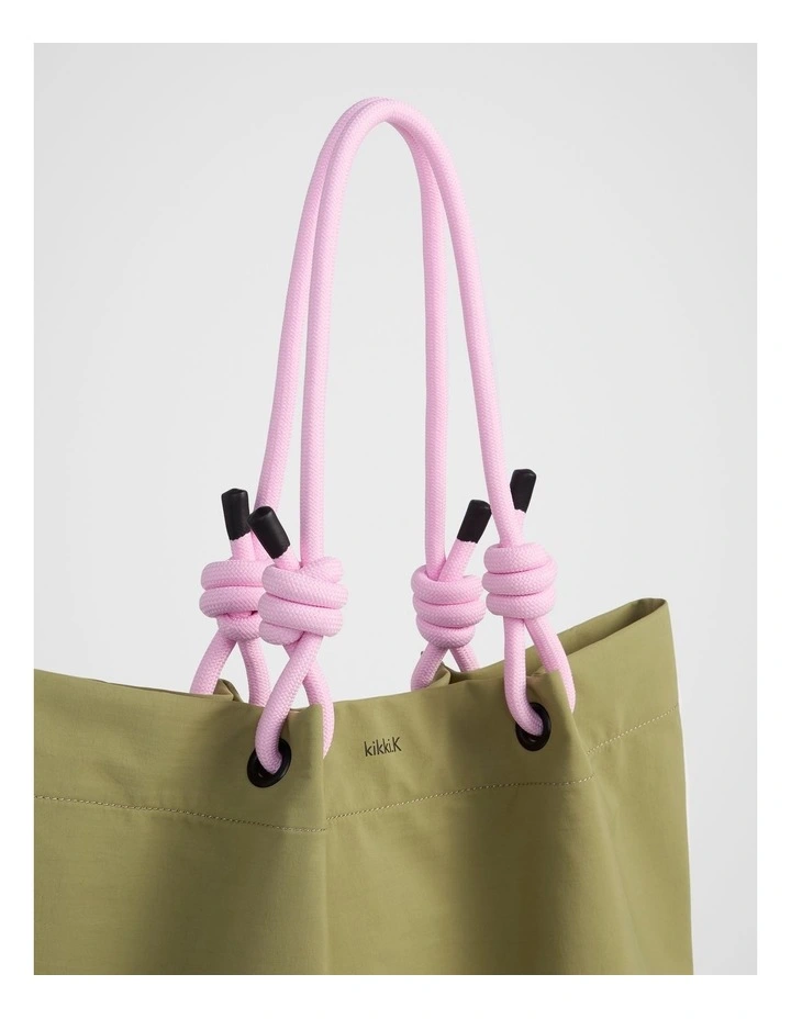 TREK. Tote Bag in Khaki image 3