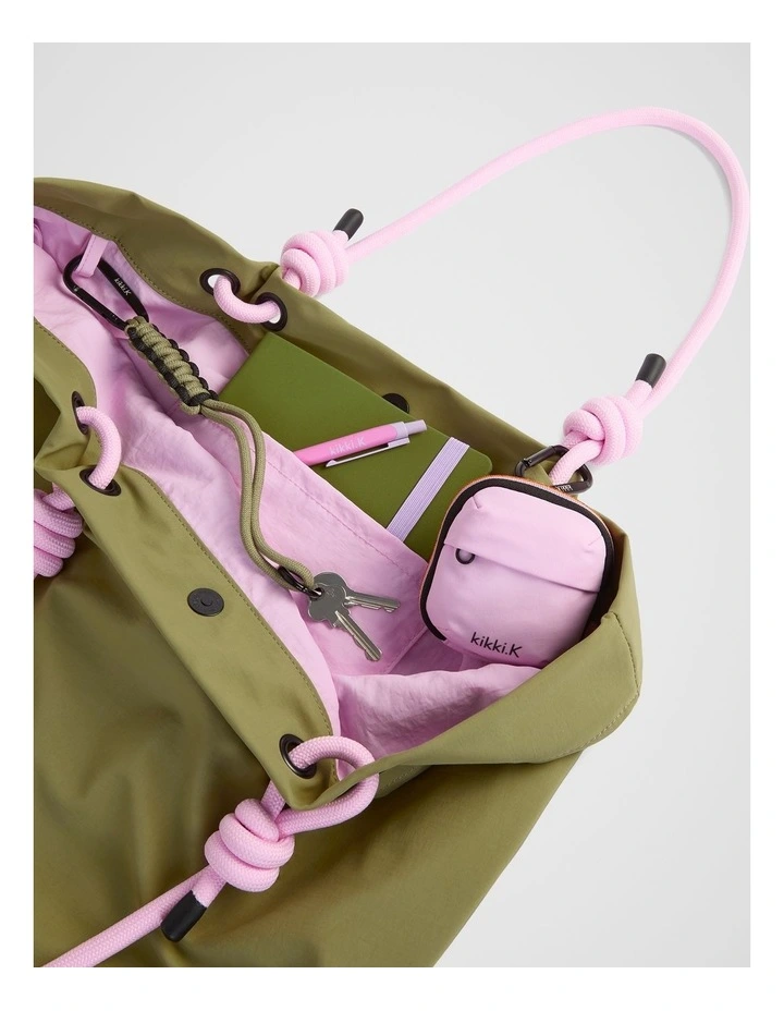 TREK. Tote Bag in Khaki image 4