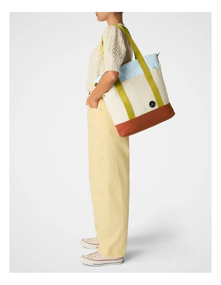 Play Everyday Tote in Rust image 6