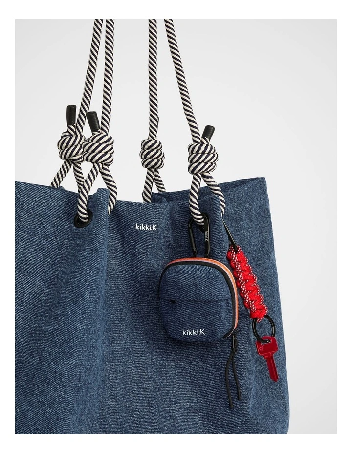 TREK. Tote in Denim image 3