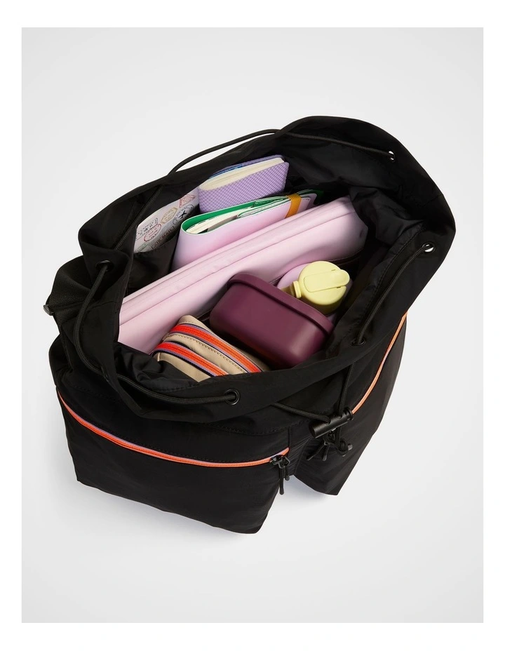 TREK. Bucket Bag in Black image 4