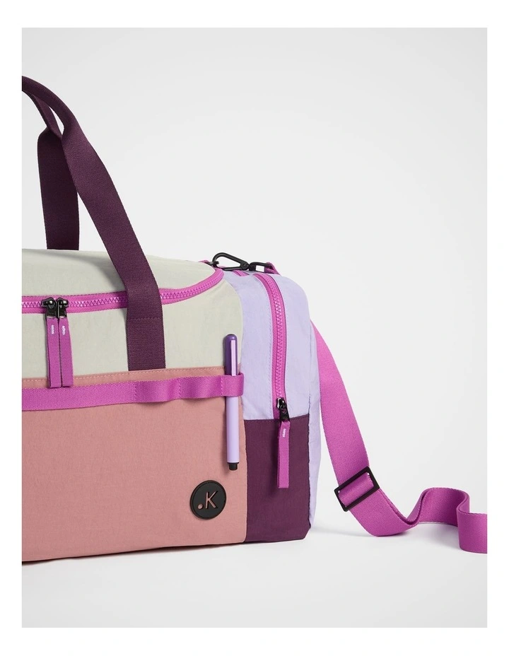 Play Overnight Bag in Raspberry image 3
