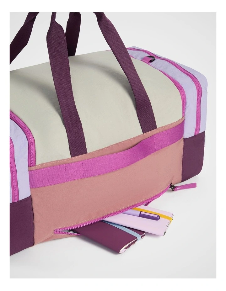 Play Overnight Bag in Raspberry image 4