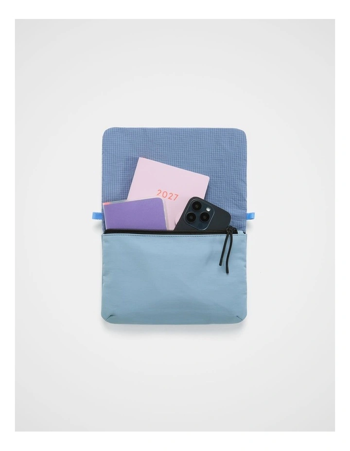 TREK. Pouch Crossbody in Cloud image 3