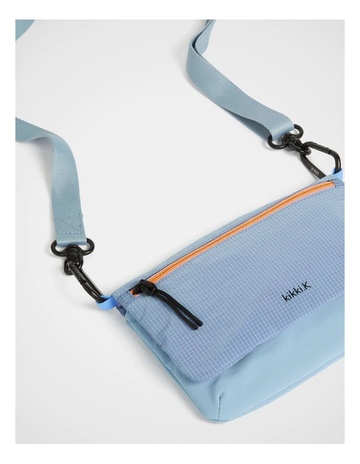 TREK. Pouch Crossbody in Cloud image 4