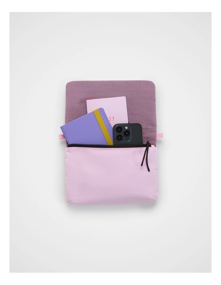 TREK. Pouch Crossbody Sugar image 2