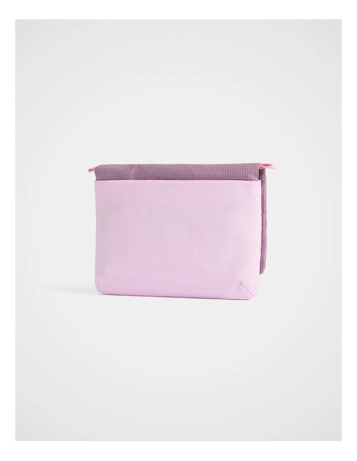 TREK. Pouch Crossbody Sugar image 3