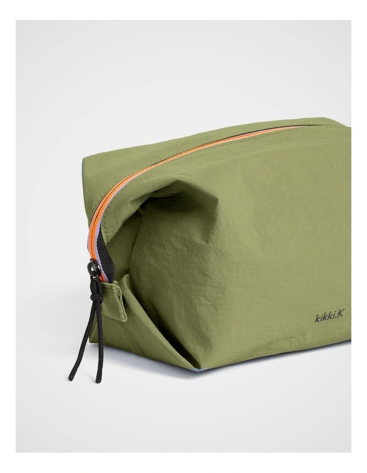 Trek. Cosmetic Case in Moss image 3