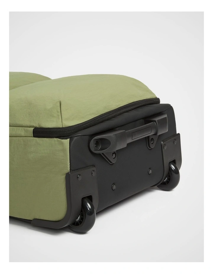 TREK. Carry-On Case in Moss image 4