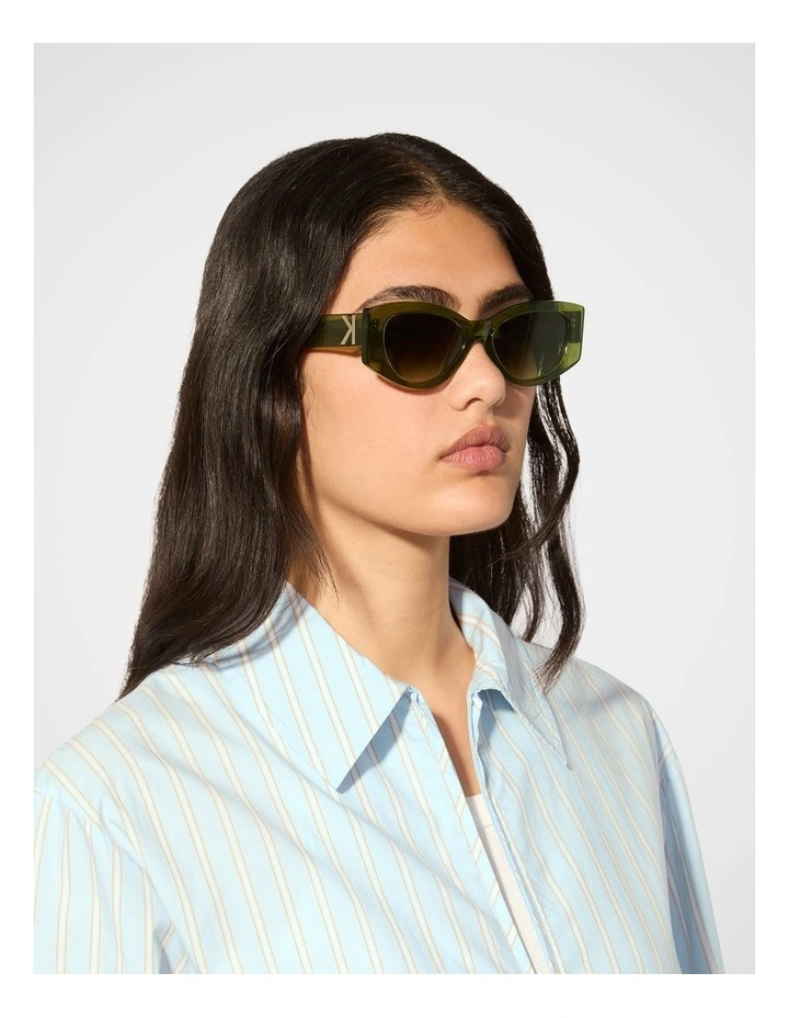 Horizon Sunglasses in Olive image 3