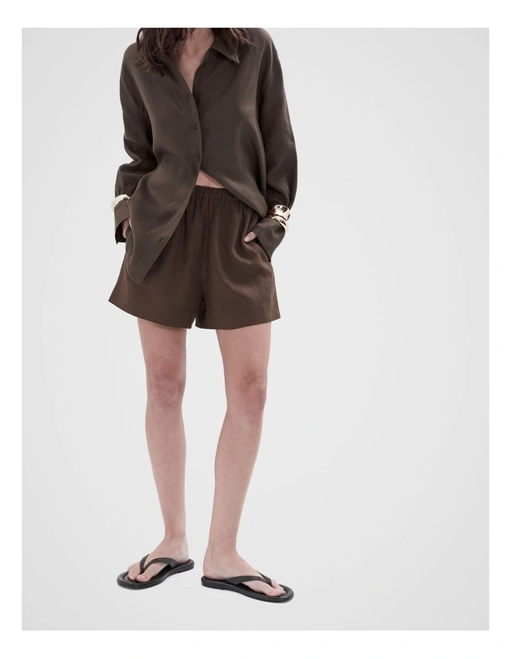 Essential Linen Shorts in Mocha image 3