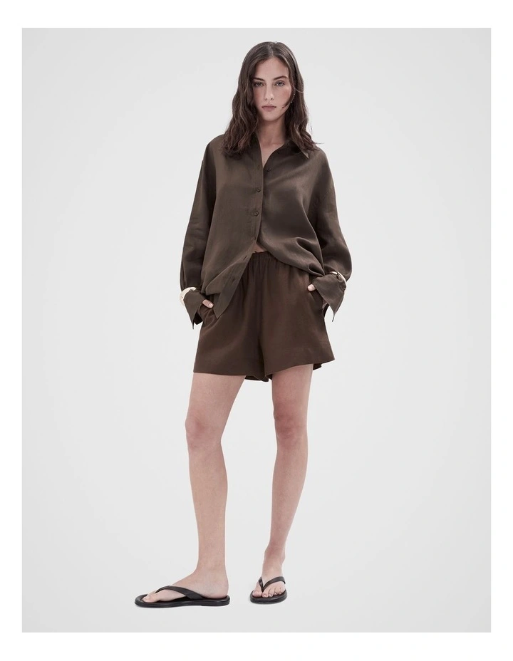 Essential Linen Shorts in Mocha image 4