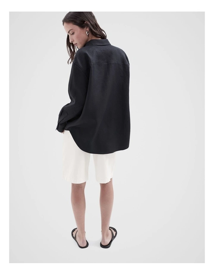 The Classic Oversized Linen Shirt in Black image 2