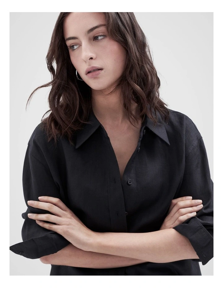 The Classic Oversized Linen Shirt in Black image 3