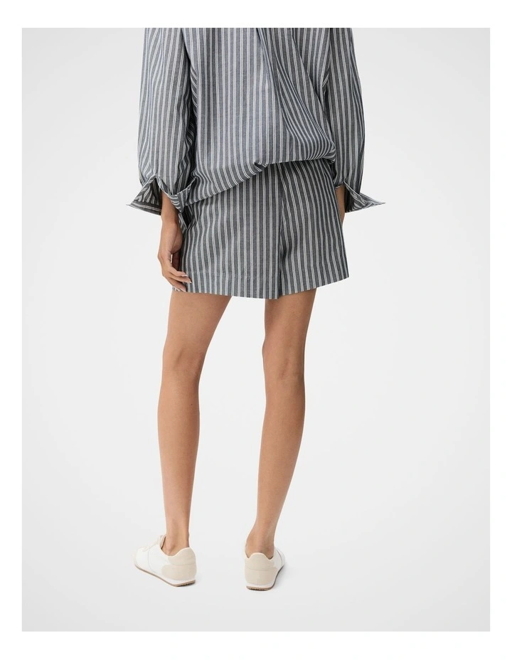 Oxford Pull On Shorts in Navy Multi image 4