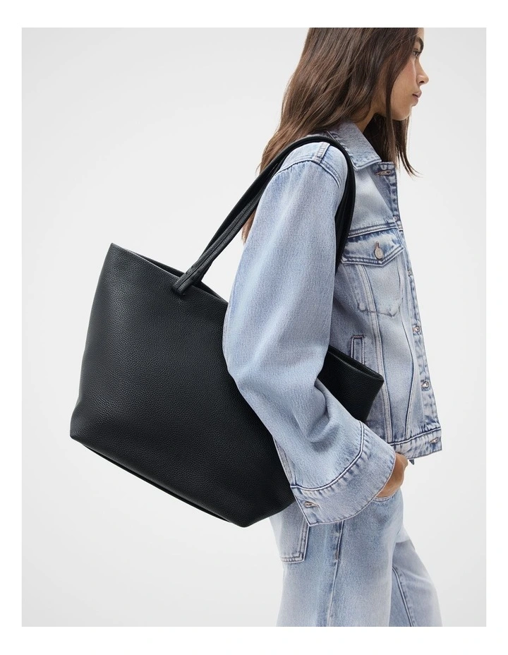 Parker Tote Bag in Black image 4