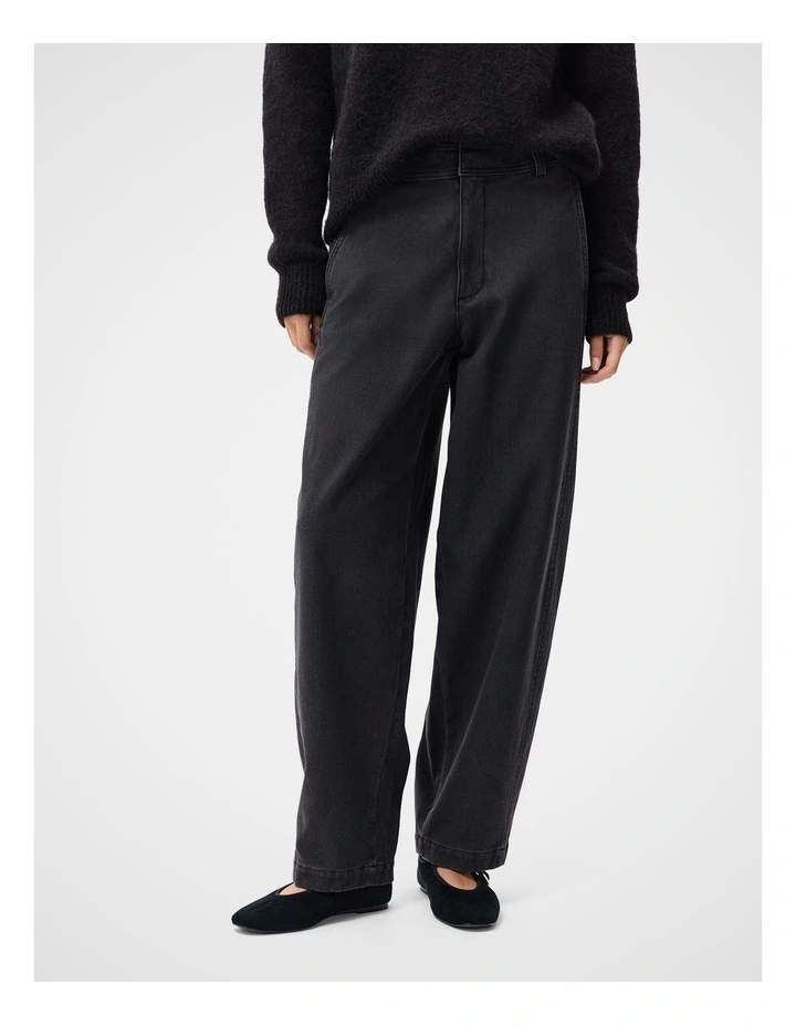 Urban Barrel Leg Pant in Black image 4