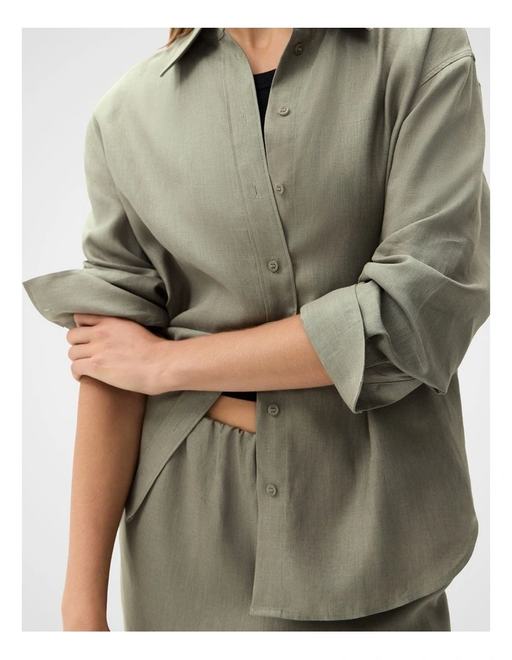 The Classic Oversized Linen Shirt image 4