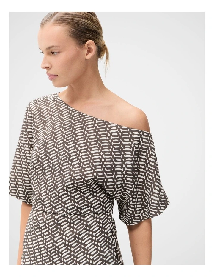 Asymm Geo Top image 4