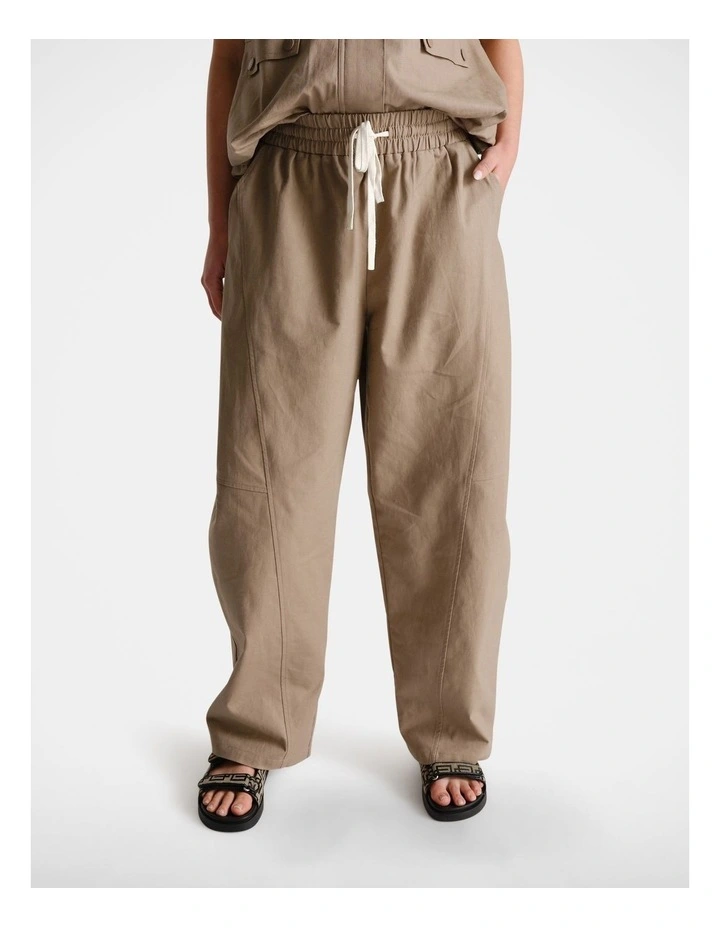 D-Luxe Linen Blend Barrel Pant in Beige image 3
