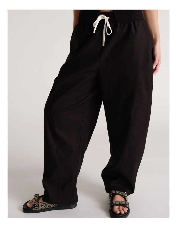 D-Luxe Linen Blend Barrel Pant in Black image 3