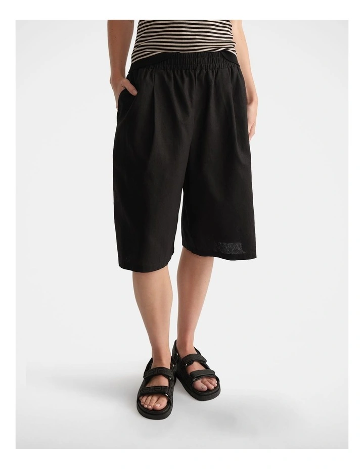 D-Luxe Linen Blend Bermuda in Black image 3