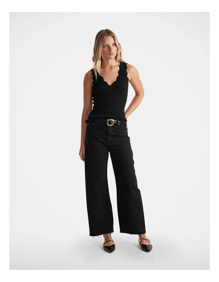 Kai Scallop V Neck image 1