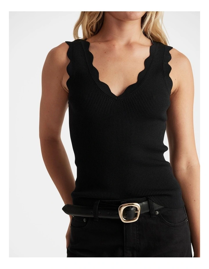 Kai Scallop V Neck image 3