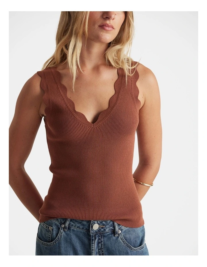 Kai Scallop V Neck image 3