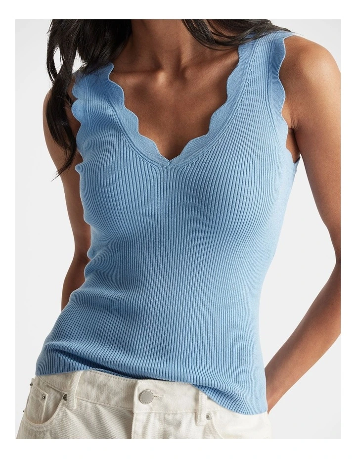 Kai Scallop V Neck image 3