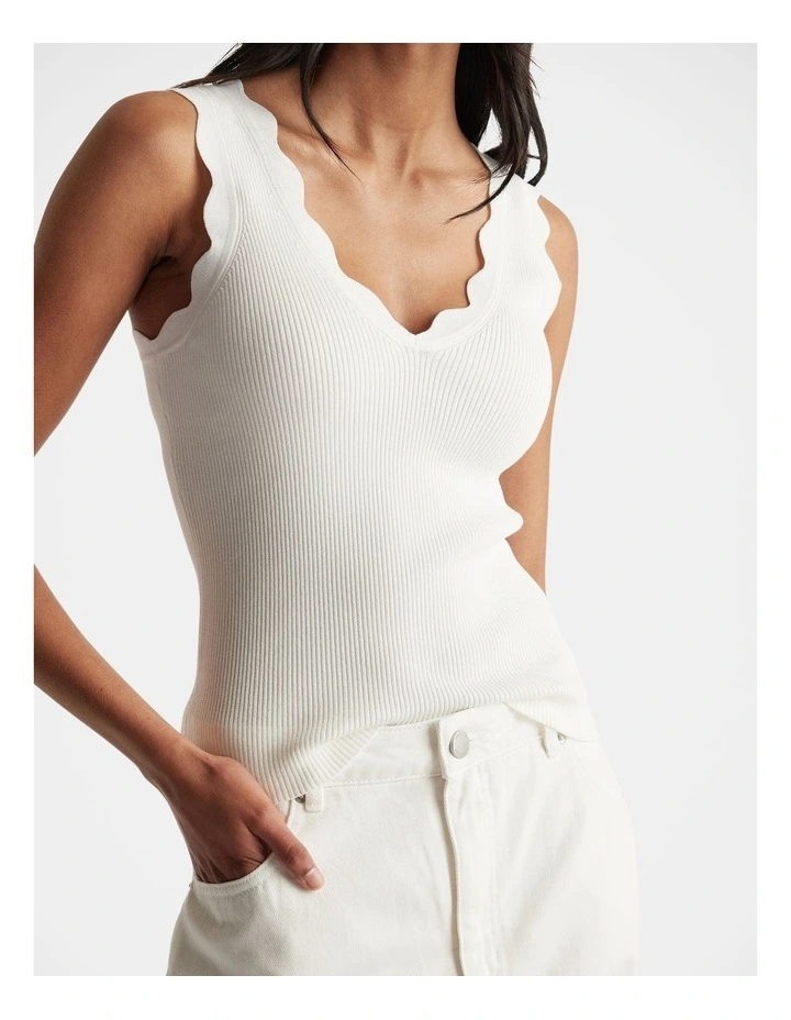 Kai Scallop V Neck image 3