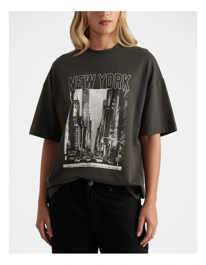 New York Print Tee in Black image 3