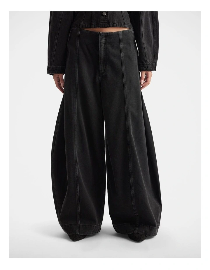 Paloma Balloon Jeans in Black image 3