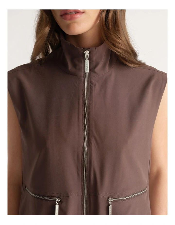D-Luxe Technical Gilet in Brown image 3