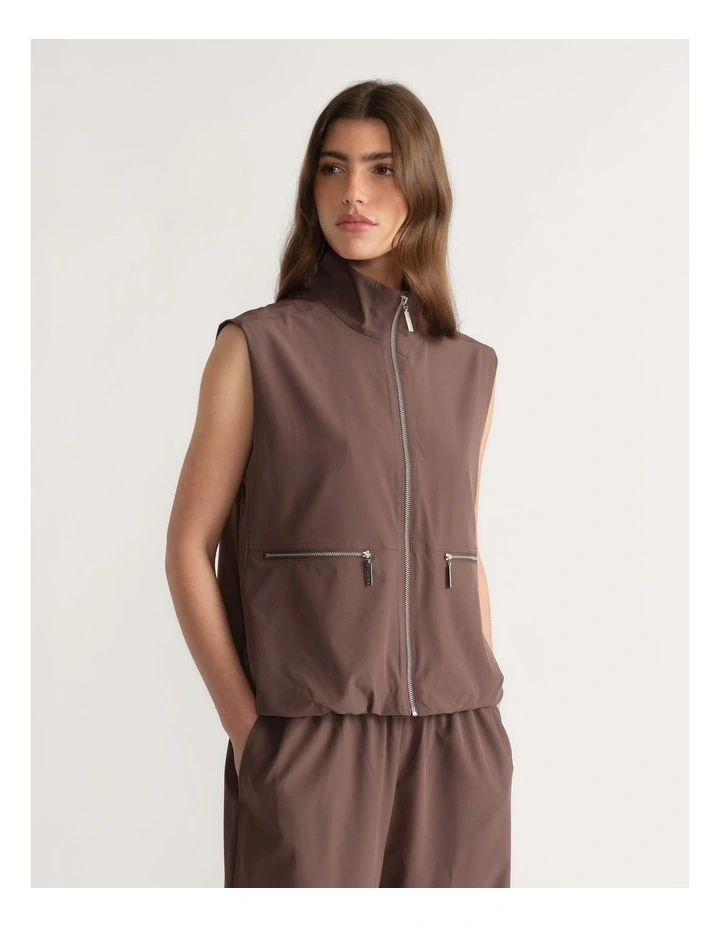 D-Luxe Technical Gilet in Brown image 4