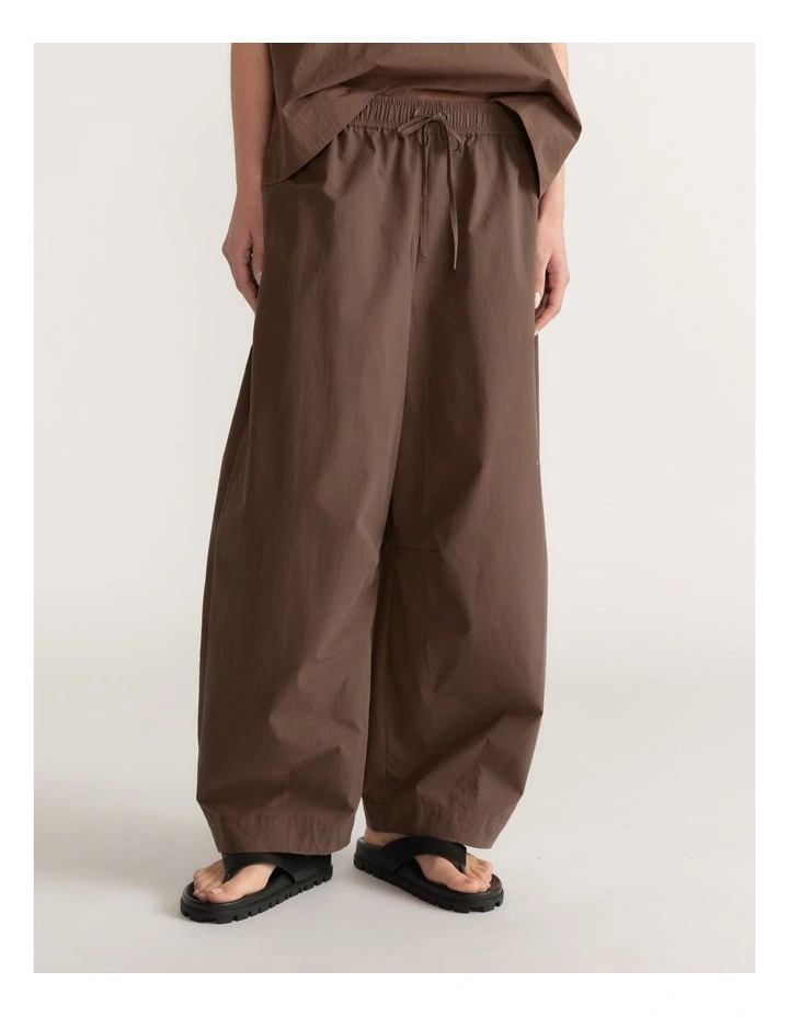 D-Luxe Poplin Barrel Pant in Whiskey Brown image 4