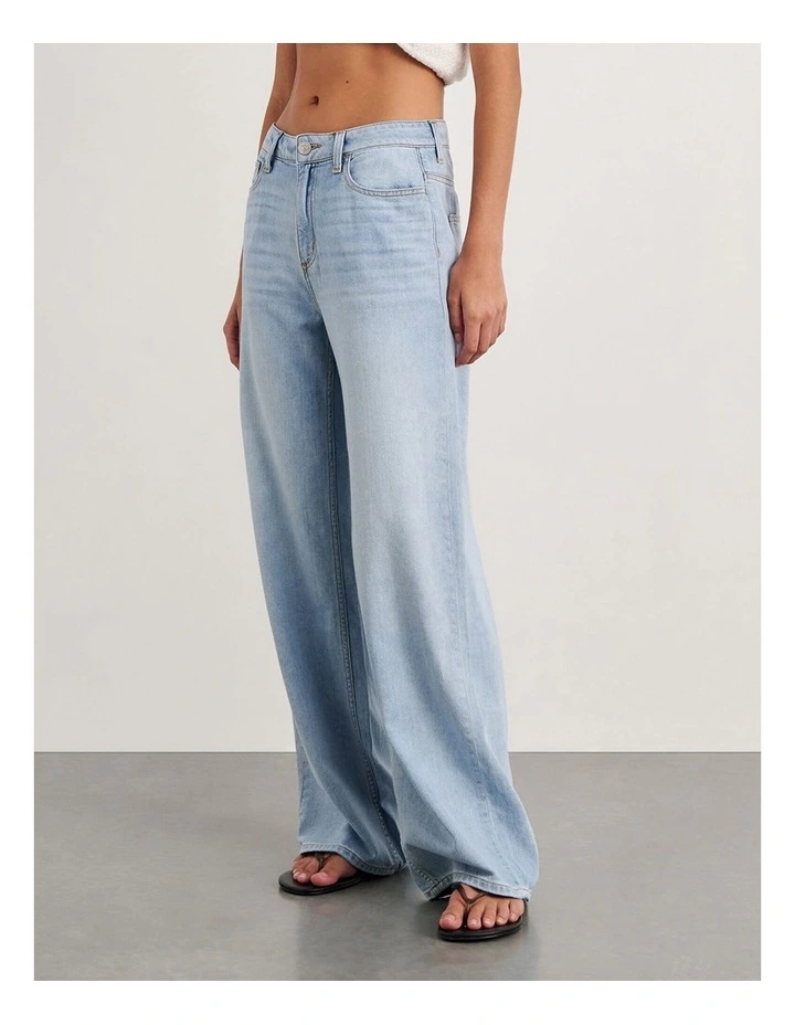 Loe Mid Rise Straight Jean in Light Wash image 3