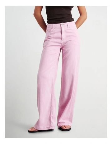 Loe Mid Rise Straight Jean in Pink